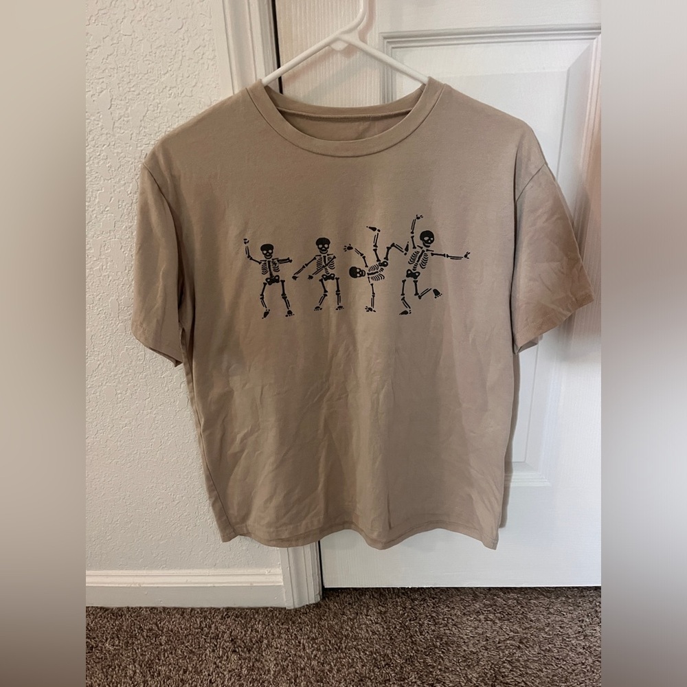 Medium skeletons dancing graphic tee
